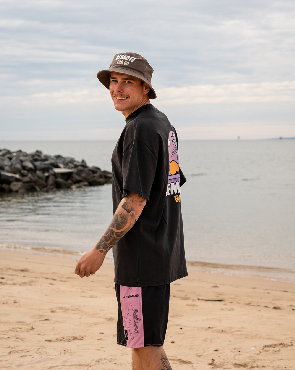 BROWN BUCKET HAT